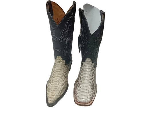 Boots of the Day! ACT FAST!