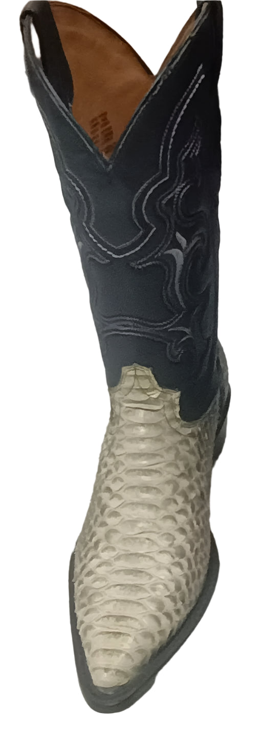 Boots of the Day! ACT FAST!