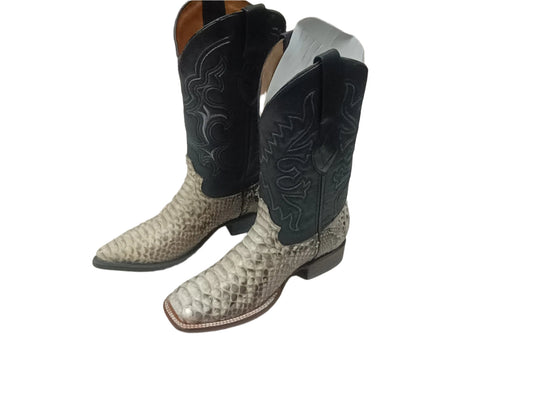 Boots of the Day! ACT FAST!